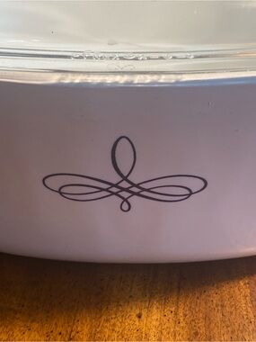 Corningware 2.5 Qt Trefoil Bakeware with Pyrex Lid